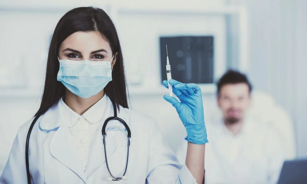 Εμβόλια mRNA: Σπάνιες οι καρδιακές επιπλοκές σε νέους